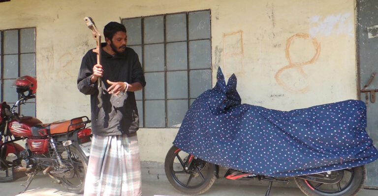 বিকৃত যৌনাচারে বাধা দেয়ায় ৩ জনকে হত্যা