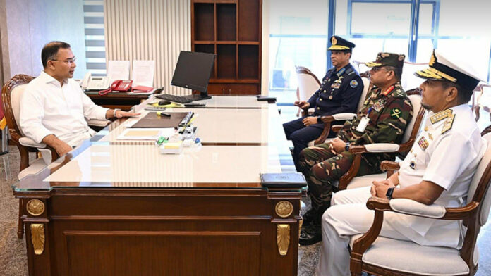 প্রধানমন্ত্রী তারেক রহমানের সঙ্গে তিন বাহিনী প্রধানের সাক্ষাৎ