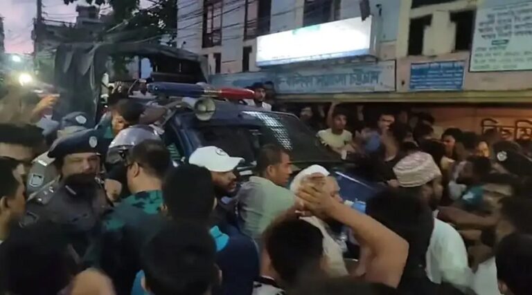 চট্টগ্রামে শিশু ধর্ষণ: অভিযুক্ত ডিবি কার্যালয়ে, পরিস্থিতি নিয়ন্ত্রণে ঘটনাস্থলে র‍্যাব
